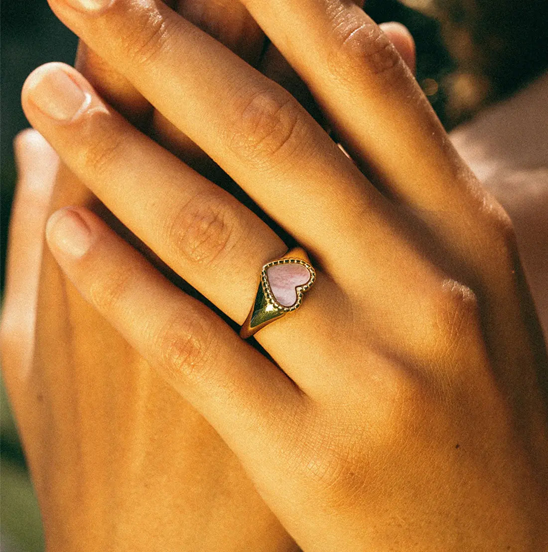 Heart signet ring pink
