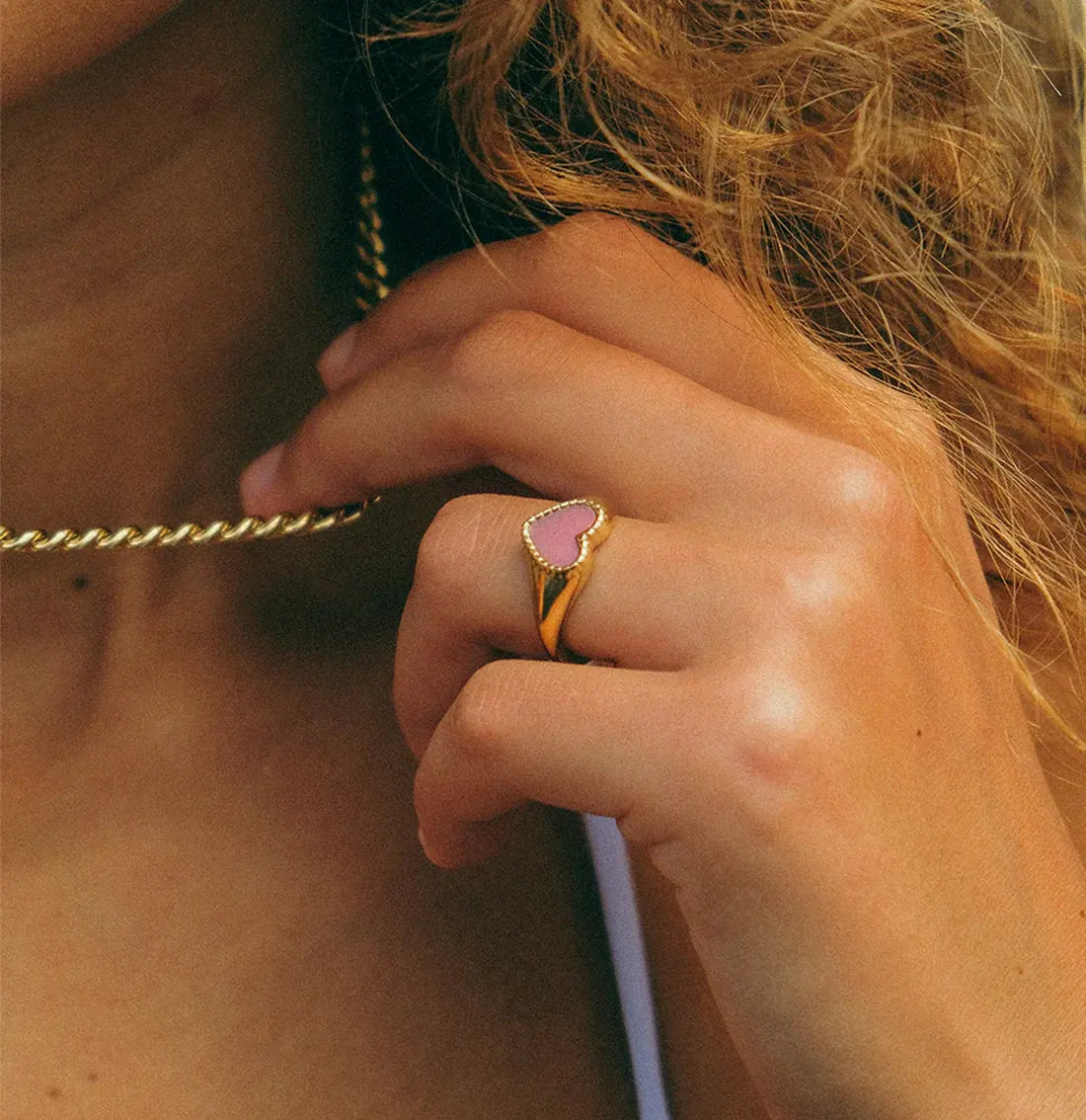 Heart signet ring pink